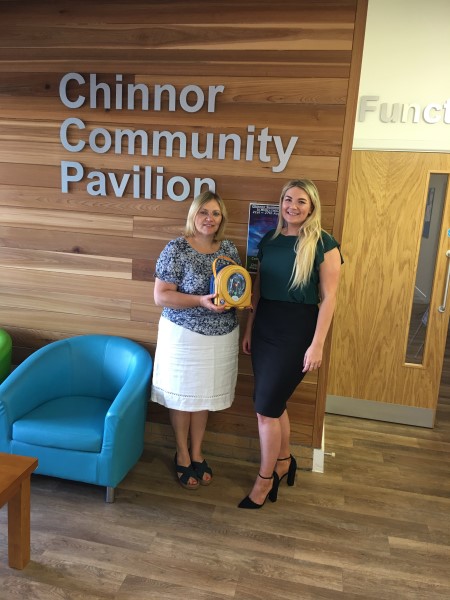 Bovis Homes donates defibrillator to Chinnor community